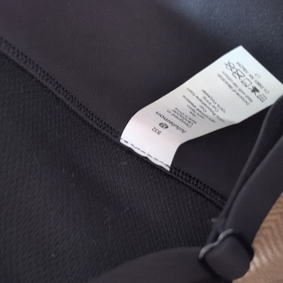 Lululemon Take Shape Bra Black - Picture 6 of 6